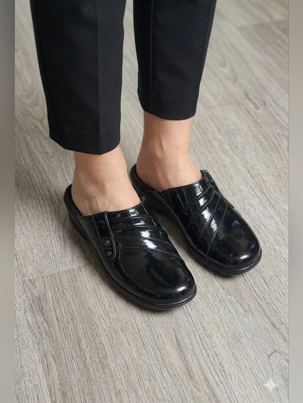 Clarks Size 7 Black Leather Slip On Clogs Mules Cushion Comfort